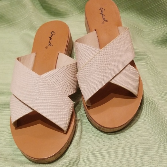 Quipid Sandals